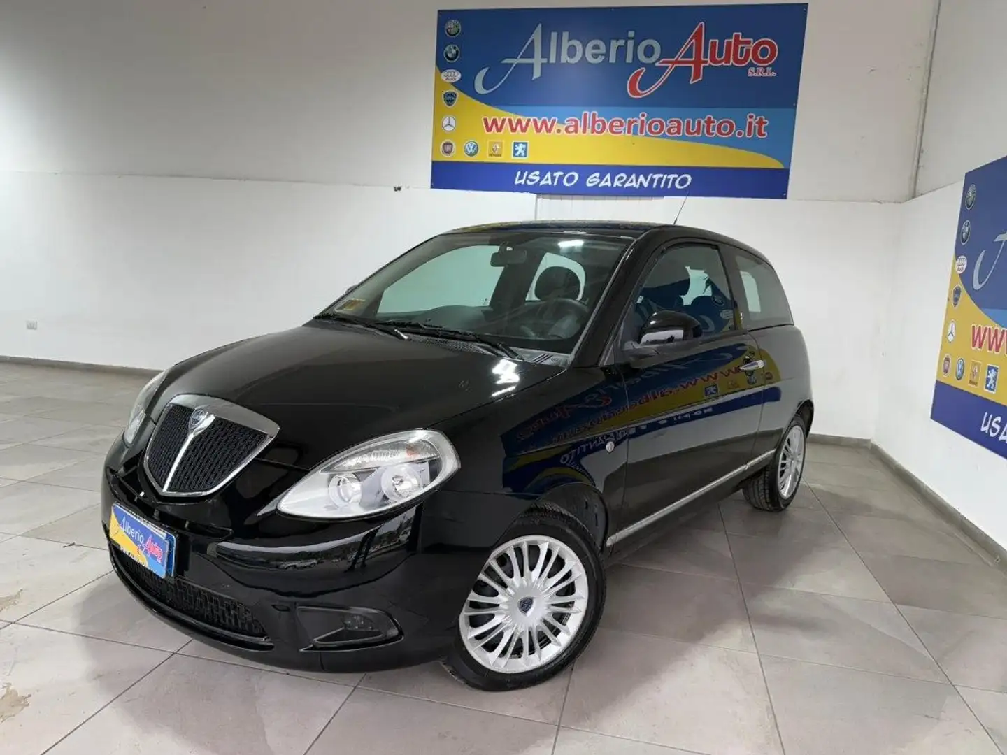 Lancia Ypsilon 1.2 69 CV Argento Zwart - 1