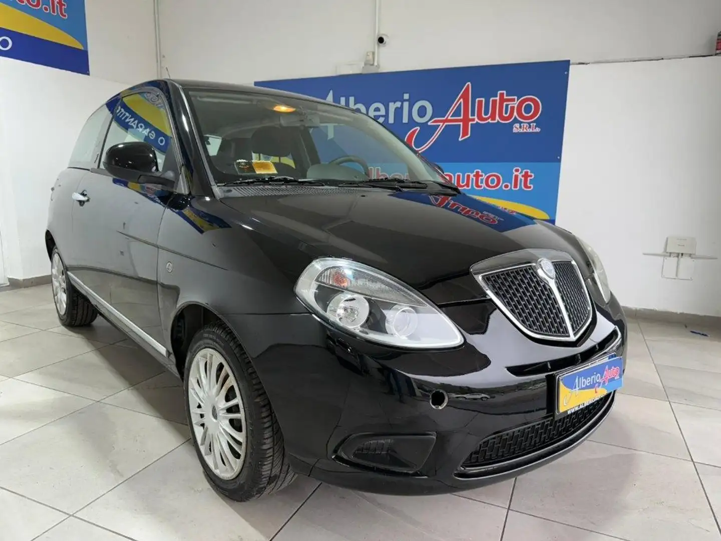 Lancia Ypsilon 1.2 69 CV Argento Zwart - 2