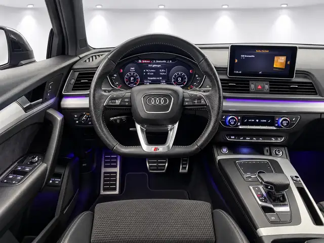 Audi Q5 view 2