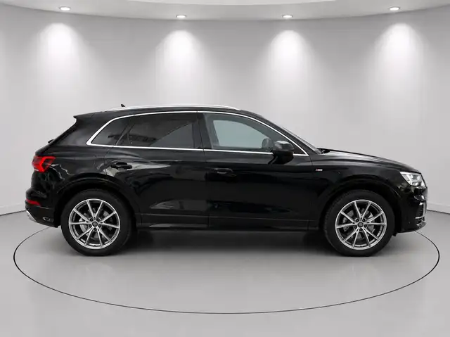 Audi Q5 view 10