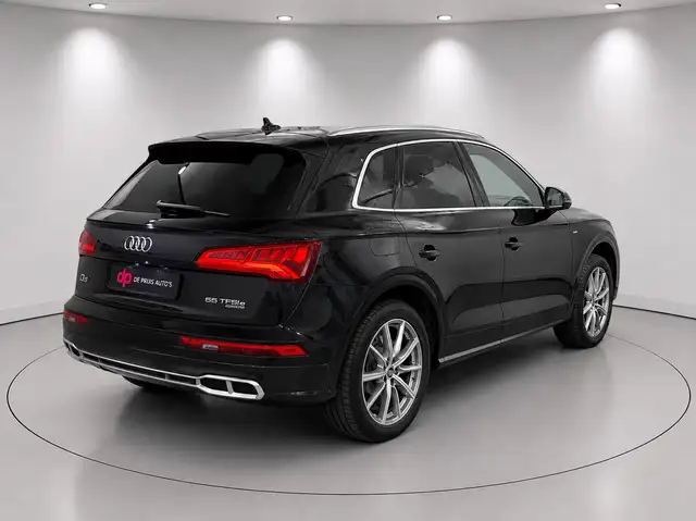Audi Q5 view 3