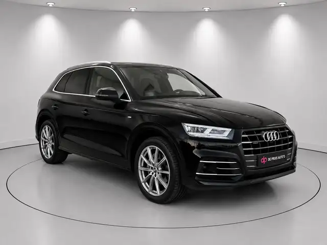 Audi Q5 view 12