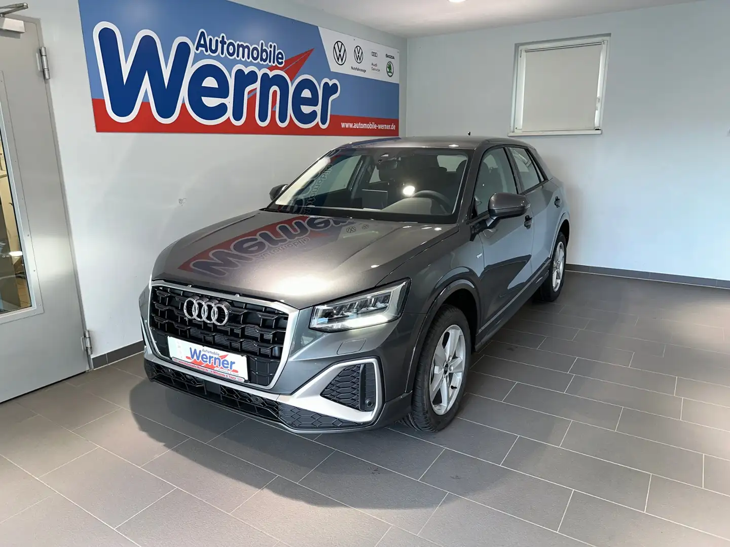 Audi Q2 S line 35TFSI Anhängek Navi RKamera LED Grau - 2