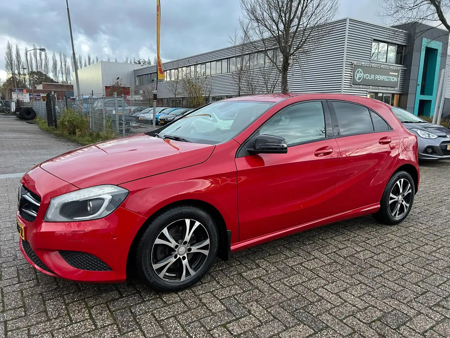 Mercedes-Benz A 180 Ambition - NAVIGATIE - LEDER ! Rot - 2