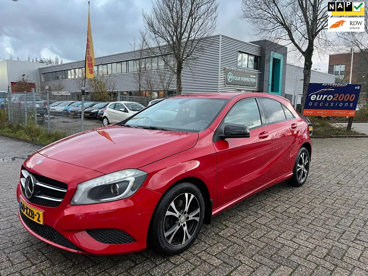 Mercedes-Benz A 180 Ambition - NAVIGATIE - LEDER ! Rot - 1