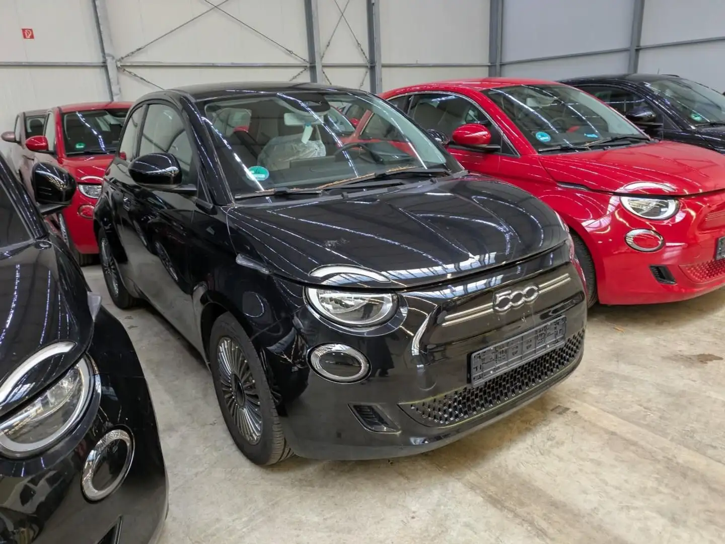 Fiat 500e Icon NAV+PDC+TEMP+CARPLAY+SPUR.ASS+AMBIENTE Noir - 1