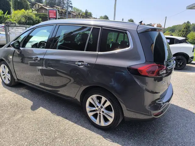 Opel Zafira Tourer view 6