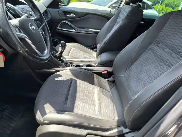 Opel Zafira Tourer view 12