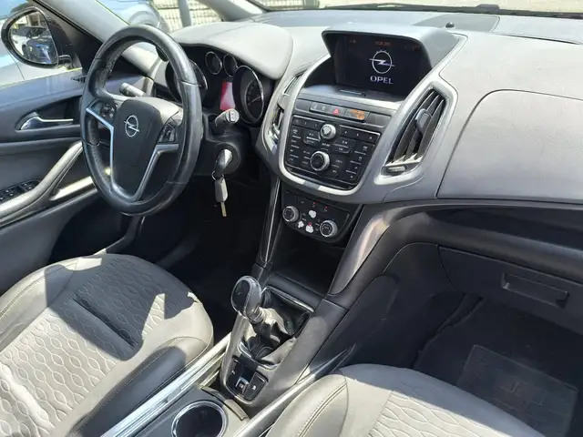 Opel Zafira Tourer view 11