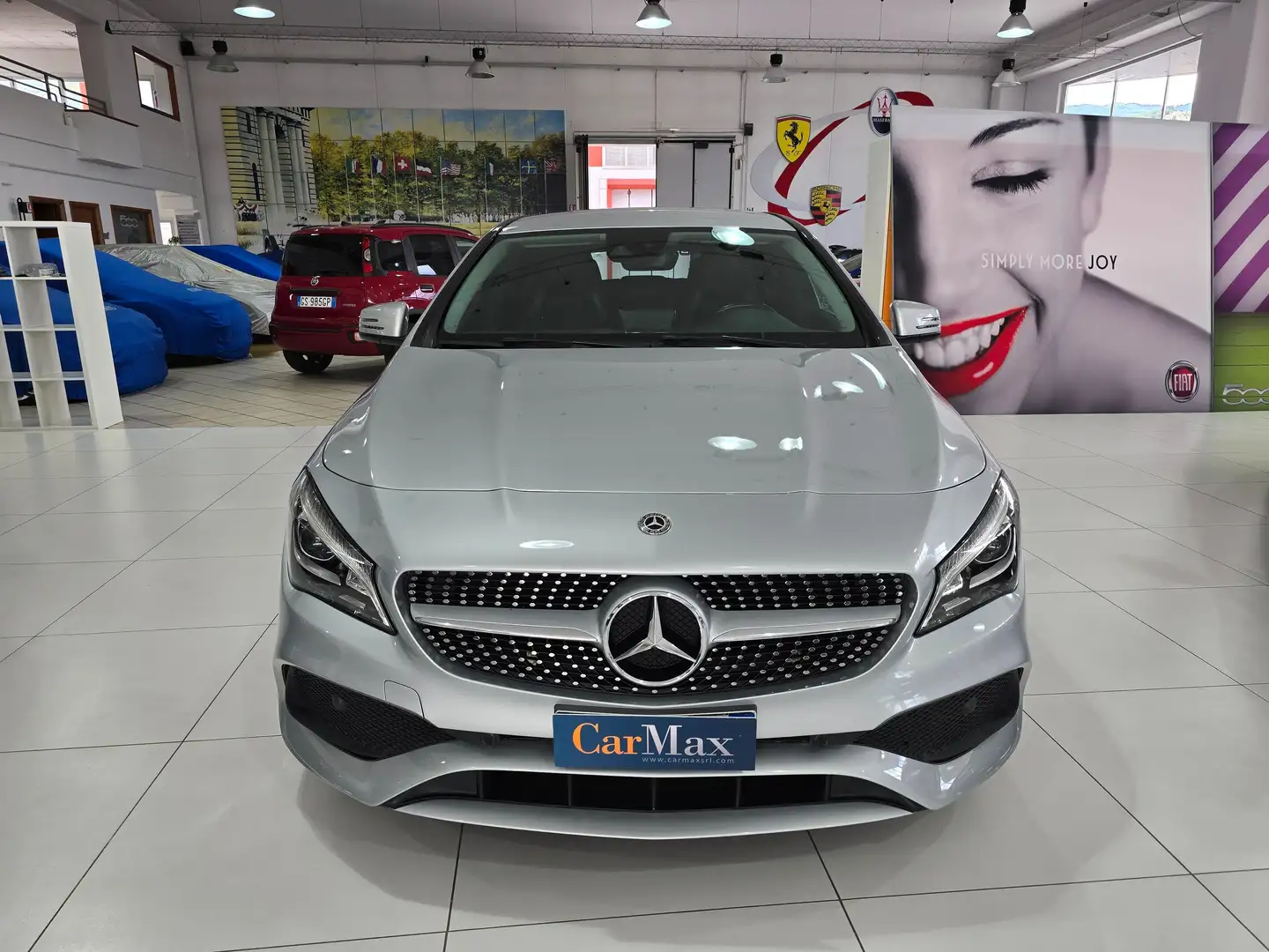 Mercedes-Benz CLA 200 200d Shooting Brake 136CV 4Matic Auto Premium AMG Argento - 2