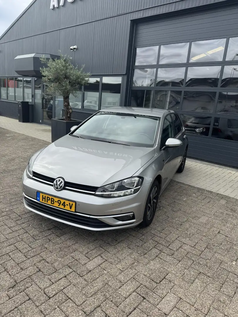 Volkswagen Golf 1.0 TSI Highline Gris - 1