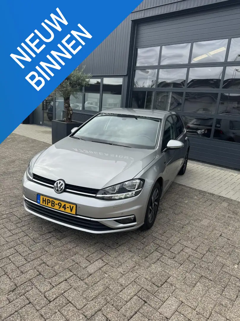 Volkswagen Golf 1.0 TSI Highline Grijs - 1