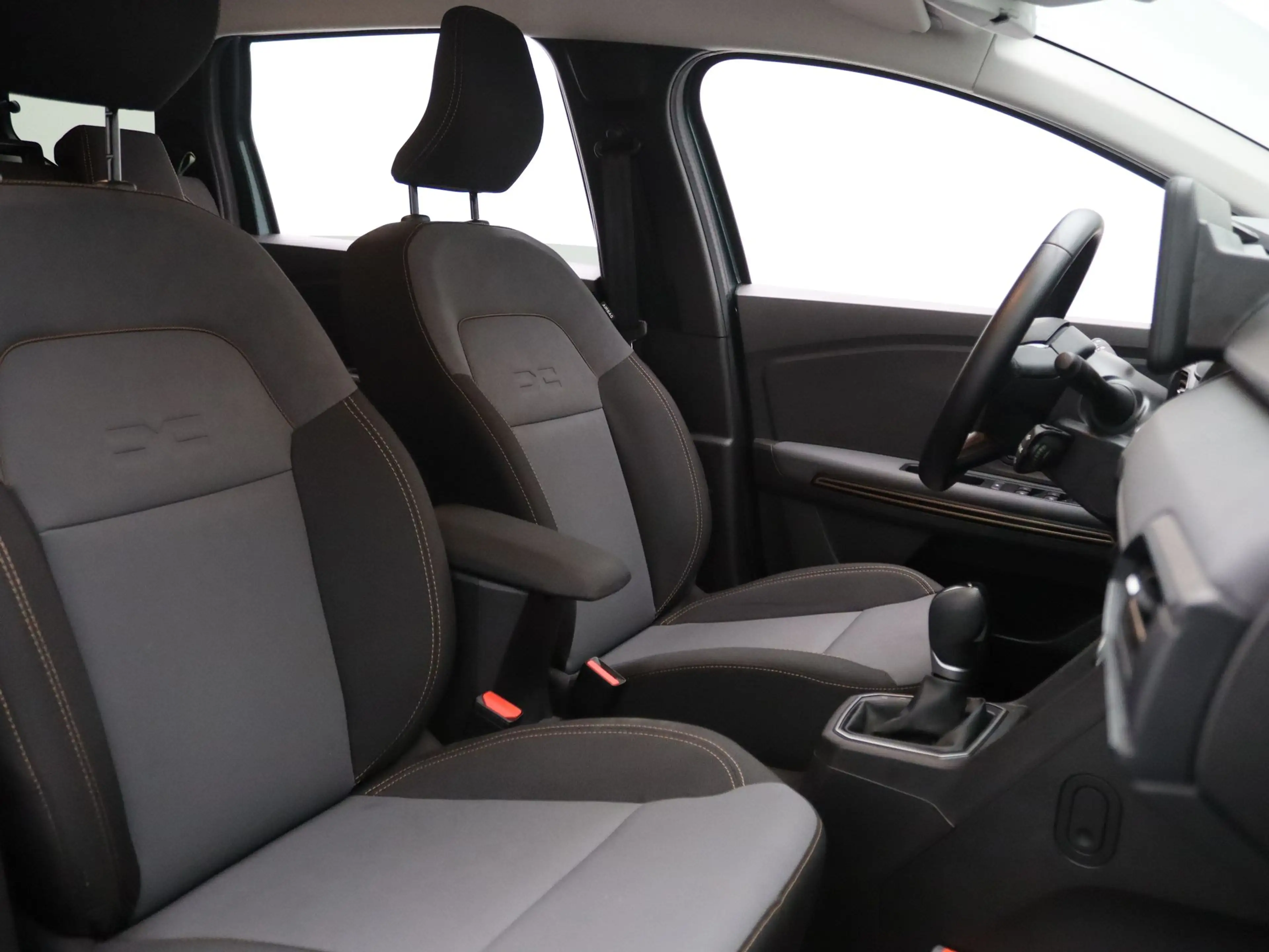 Dacia Jogger 140pk Hybrid Extreme 7p. Camera | Navi — photo 31