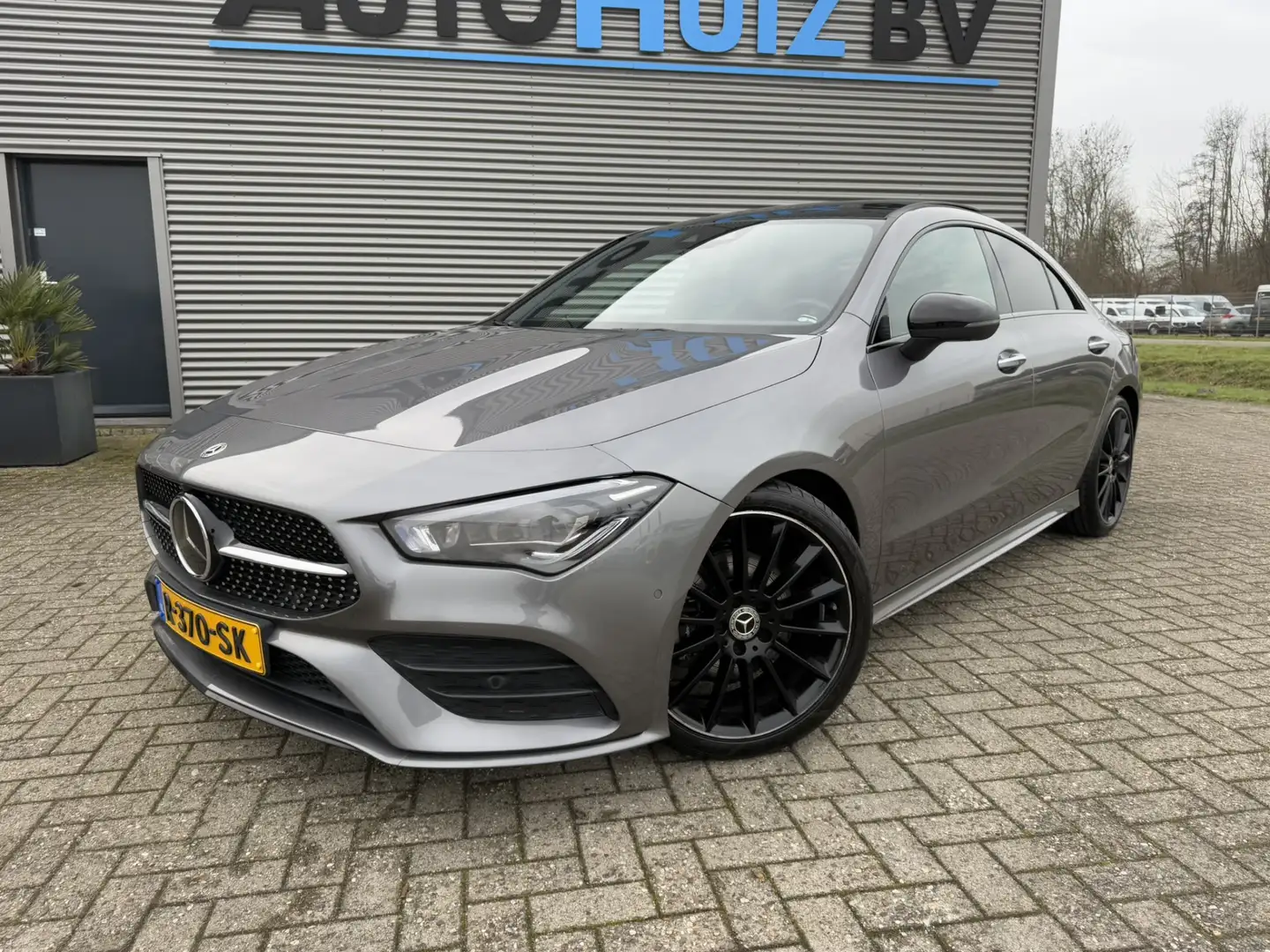 Mercedes-Benz CLA 180 AMG Line Panoramadak-/ Schuif-kanteldak Widescreen Grau - 2