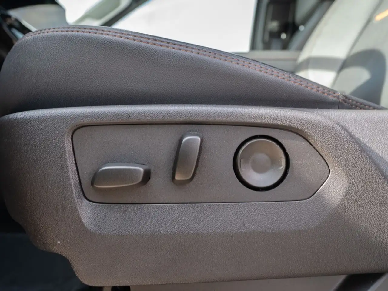 GMC Sierra 3500HD снимка GMC Sierra 3500HD
