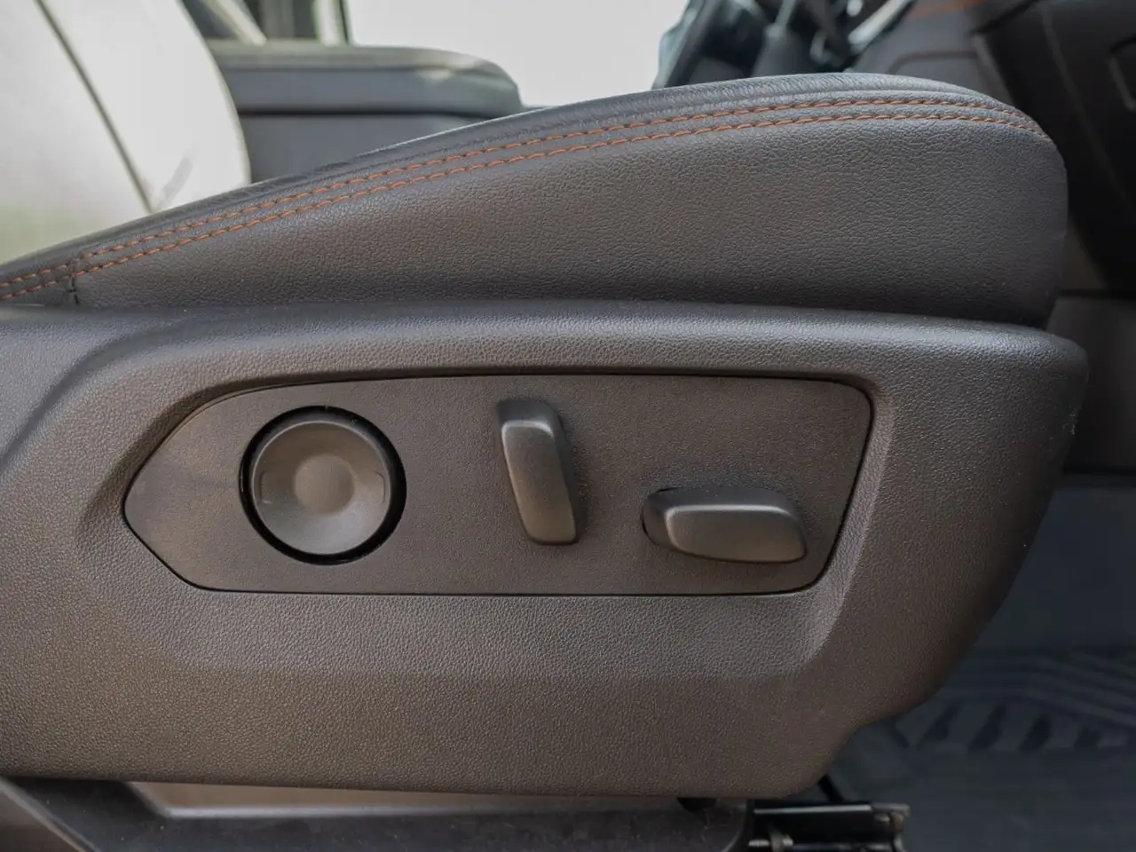 GMC Sierra 3500HD снимка GMC Sierra 3500HD