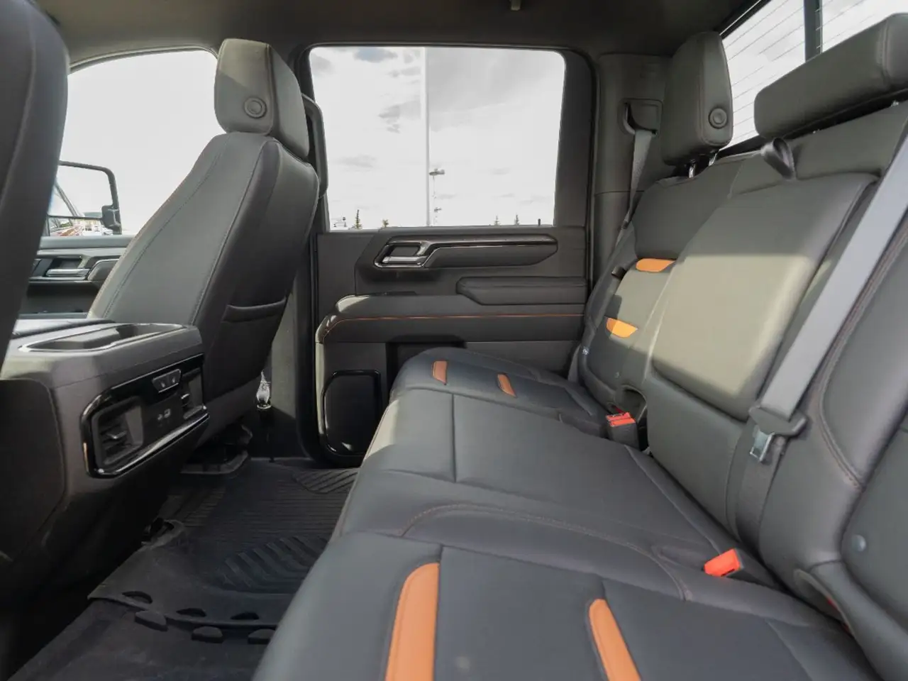 GMC Sierra 3500HD снимка GMC Sierra 3500HD