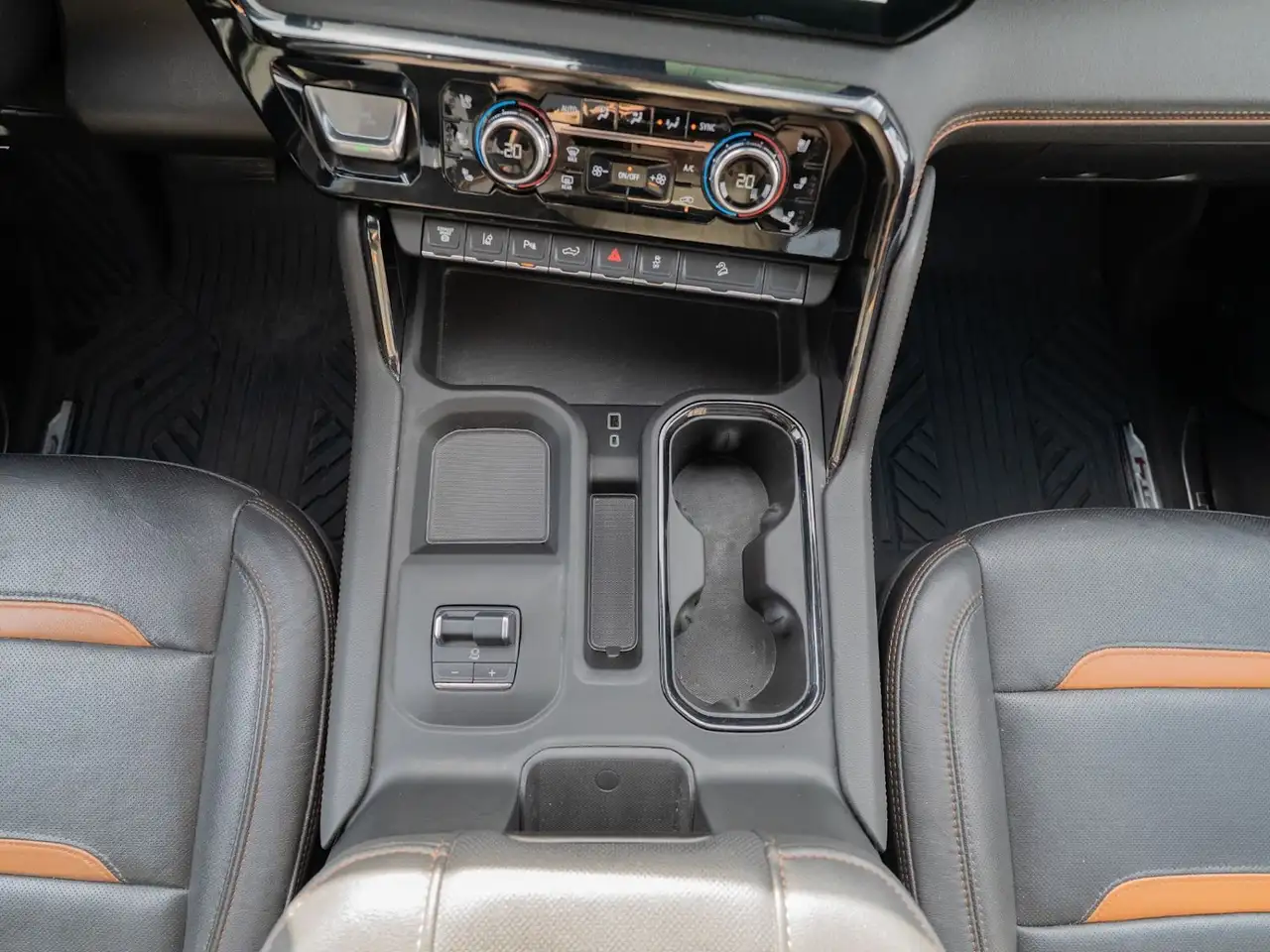 GMC Sierra 3500HD снимка GMC Sierra 3500HD