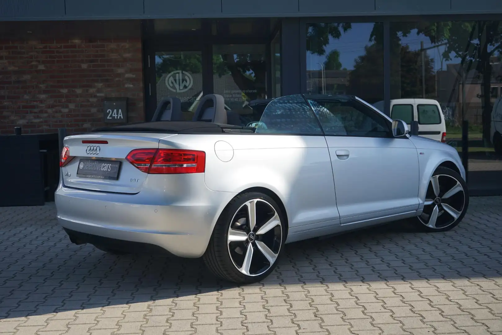 Audi A3 Cabriolet 1.8 TFSI Attraction , PDC, Cruise, Winds Gris - 2