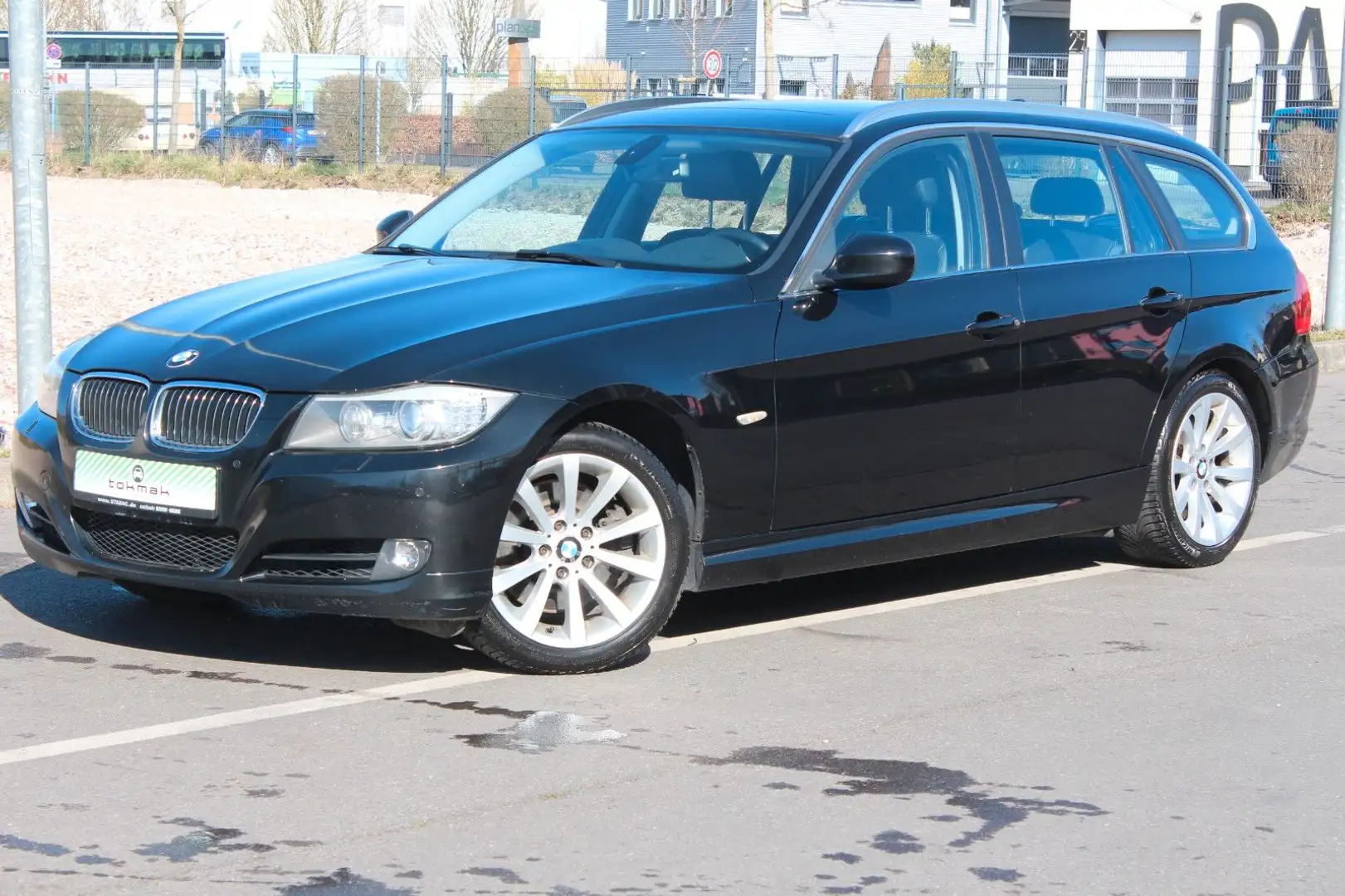 BMW 330 d Pano Navi Keyless SHZ PDC Sportsitze Xenon Negru - 1