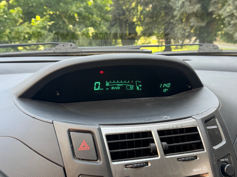 Toyota Yaris Yaris 1.3i VVT-i 16v Linea Sol — photo 10
