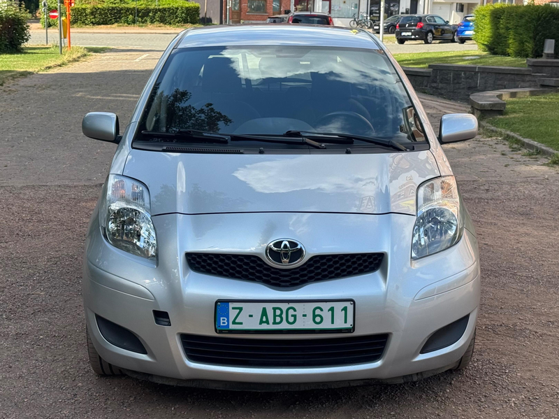 Toyota Yaris Yaris 1.3i VVT-i 16v Linea Sol — photo 5