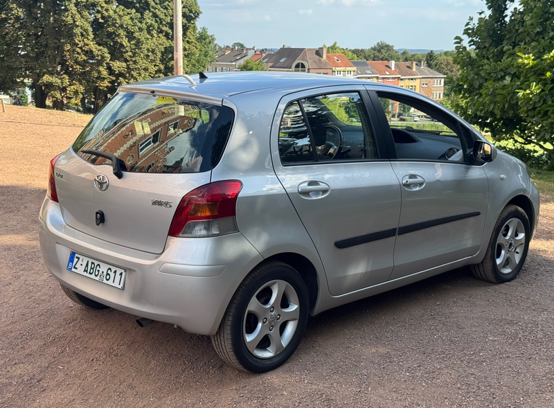 Toyota Yaris Yaris 1.3i VVT-i 16v Linea Sol — photo 2