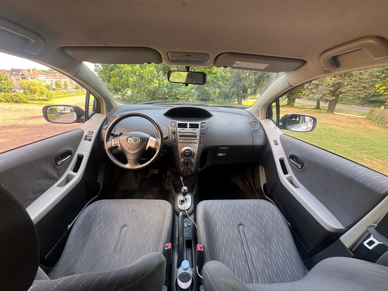 Toyota Yaris Yaris 1.3i VVT-i 16v Linea Sol — photo 6