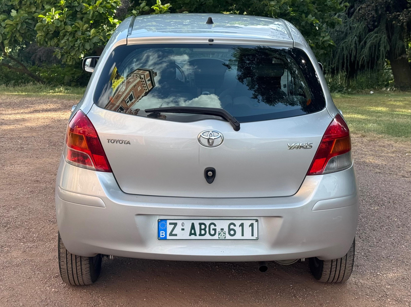 Toyota Yaris Yaris 1.3i VVT-i 16v Linea Sol — photo 3