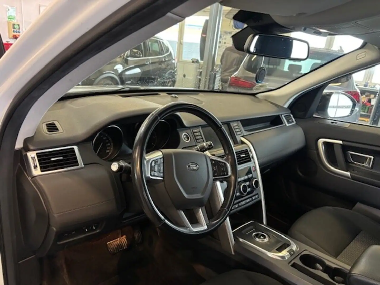 Land Rover Discovery Sport 2,0 TD4 4WD SE Aut. Weiß - 2