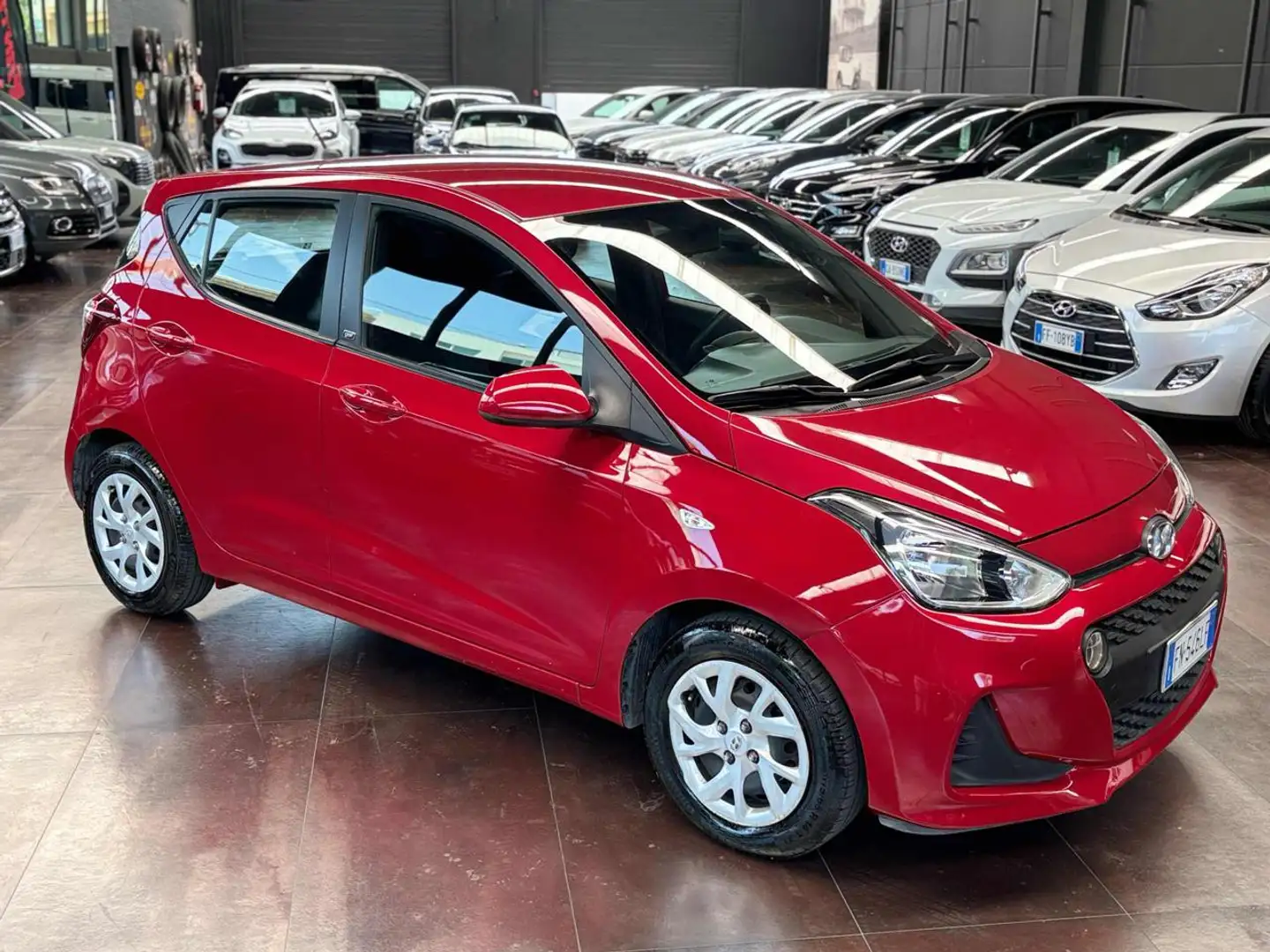 Hyundai i10 1.0 MPI Comfort Rood - 1