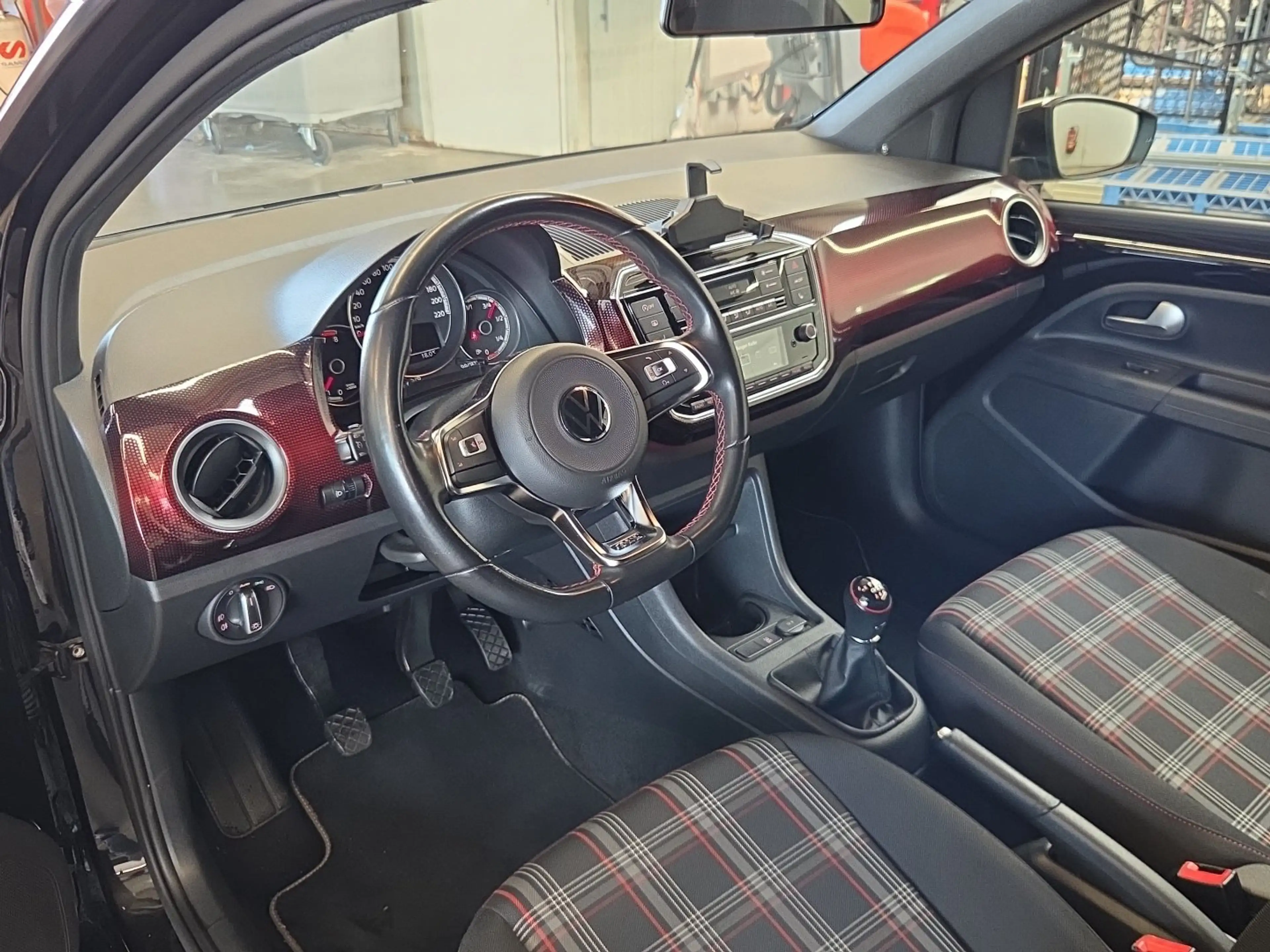Volkswagen up! VW up! GTI — photo 8