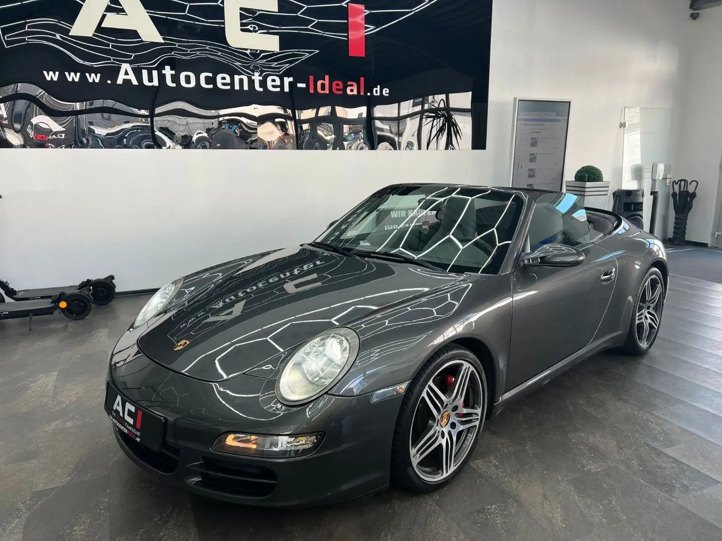 Porsche 911 Carrera S Cabrio,Bi-Xenon,PCM,PDC,SH,SoundP+ Grijs - 1