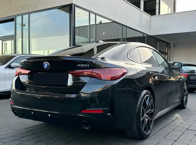BMW 4 Series view 10