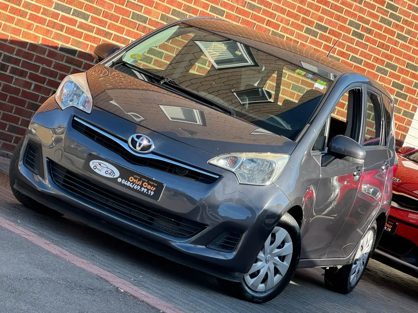 Toyota Verso-S // PARFAIT ÉTAT // Grijs - 1