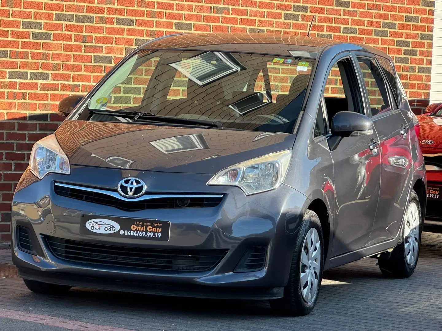 Toyota Verso-S // PARFAIT ÉTAT // Grijs - 2