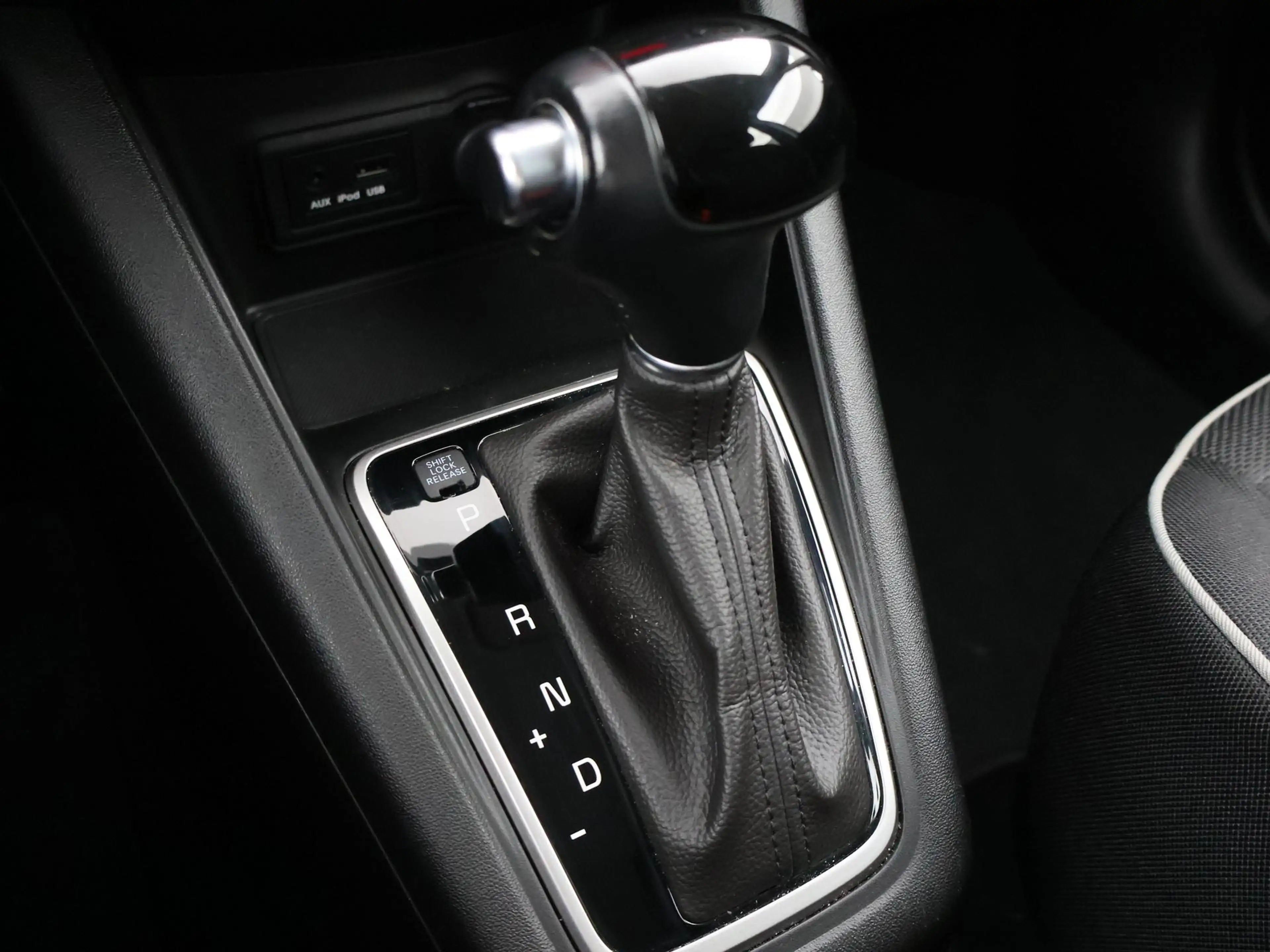 Kia Venga 1.6 CVVT AUTOMAAT + STUUR/STOELVERWARMING | PARKEE — photo 9