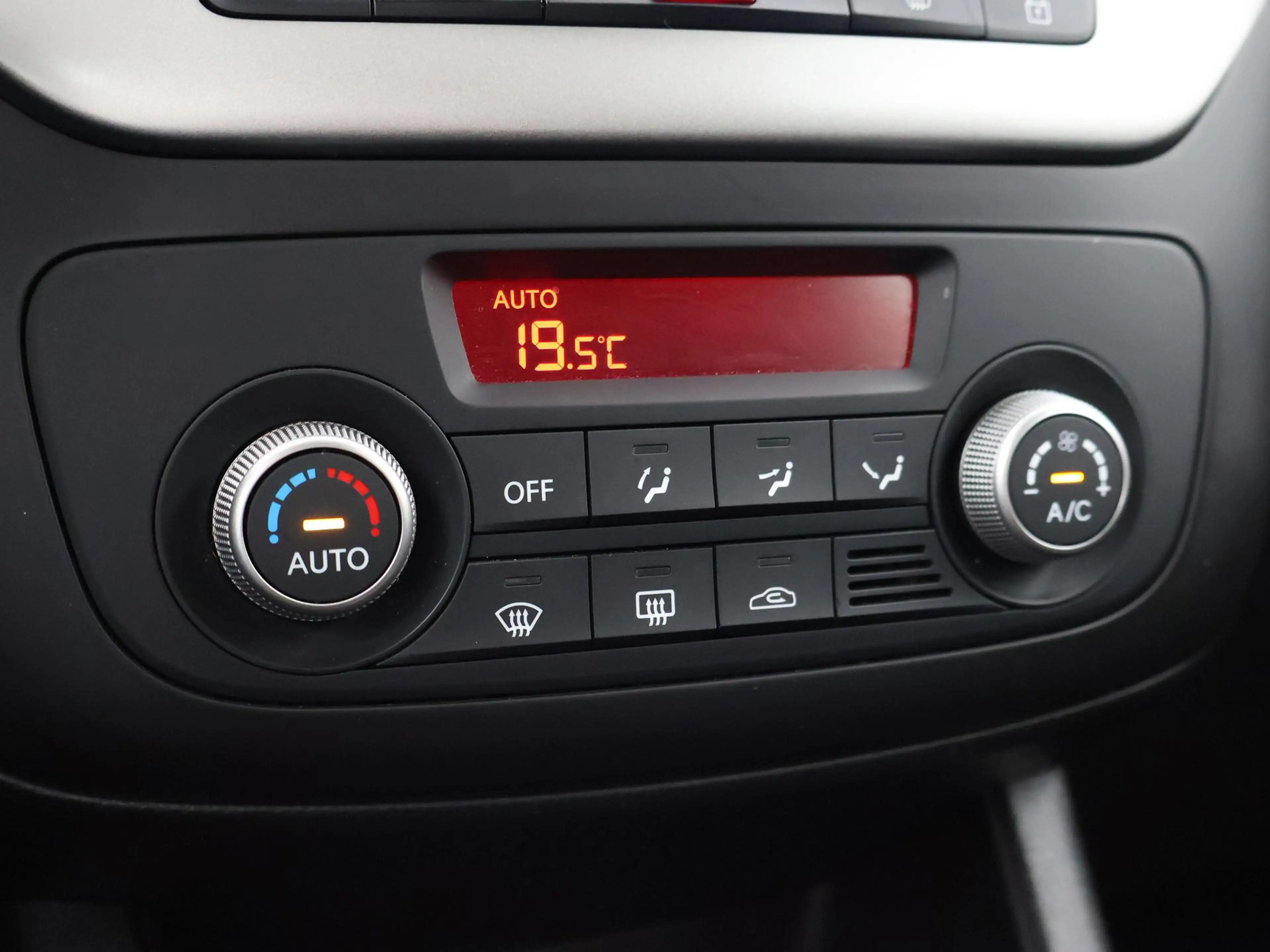 Kia Venga 1.6 CVVT AUTOMAAT + STUUR/STOELVERWARMING | PARKEE — photo 19