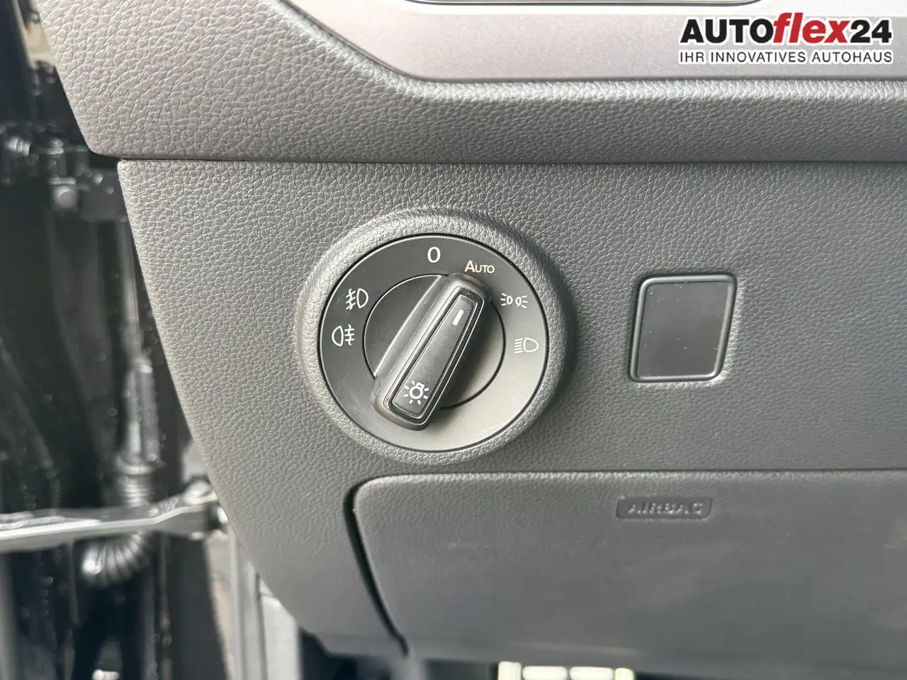 SEAT Ateca 1.5 TSI DSG FR Black Edition 19Z AHK PDC SHZ Na... 26
