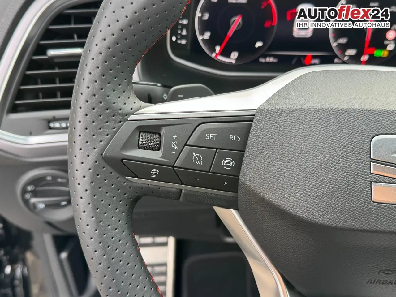 SEAT Ateca 1.5 TSI DSG FR Black Edition 19Z AHK PDC SHZ Na... 15