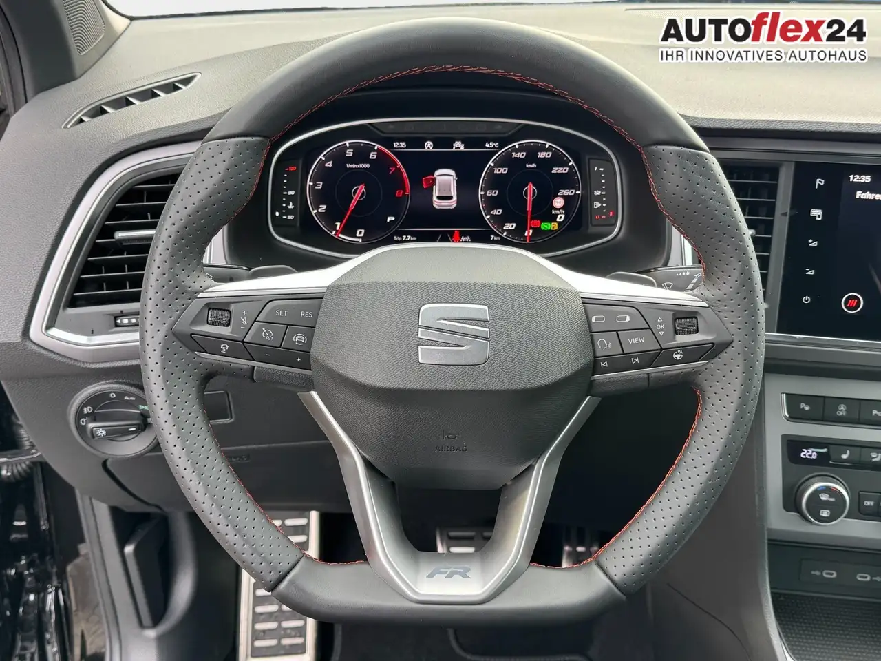 SEAT Ateca 1.5 TSI DSG FR Black Edition 19Z AHK PDC SHZ Na... 14
