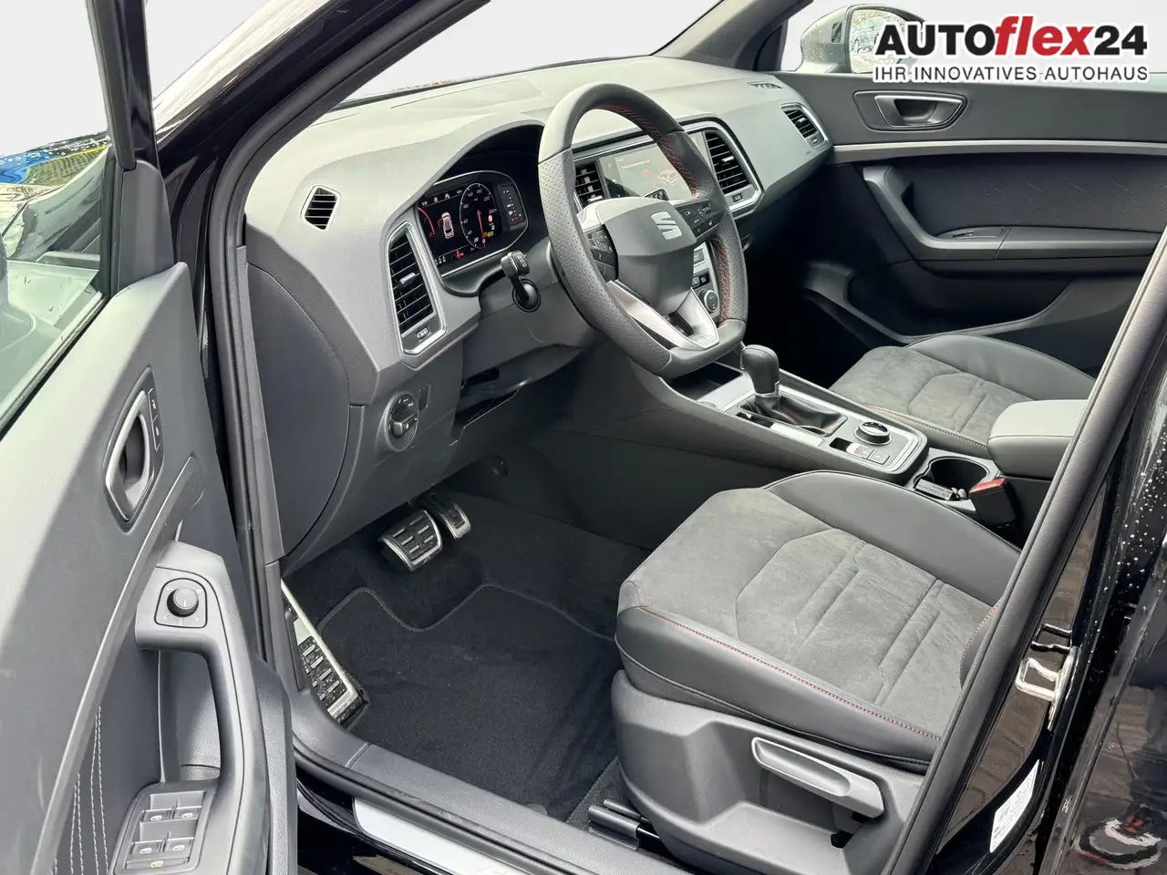 SEAT Ateca 1.5 TSI DSG FR Black Edition 19Z AHK PDC SHZ Na... 13