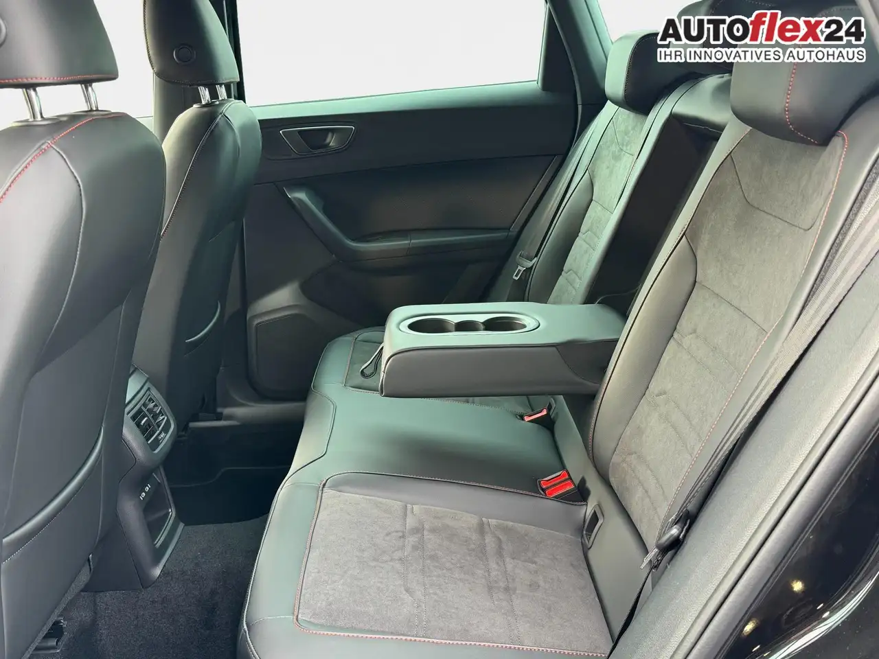 SEAT Ateca 1.5 TSI DSG FR Black Edition 19Z AHK PDC SHZ Na... 29