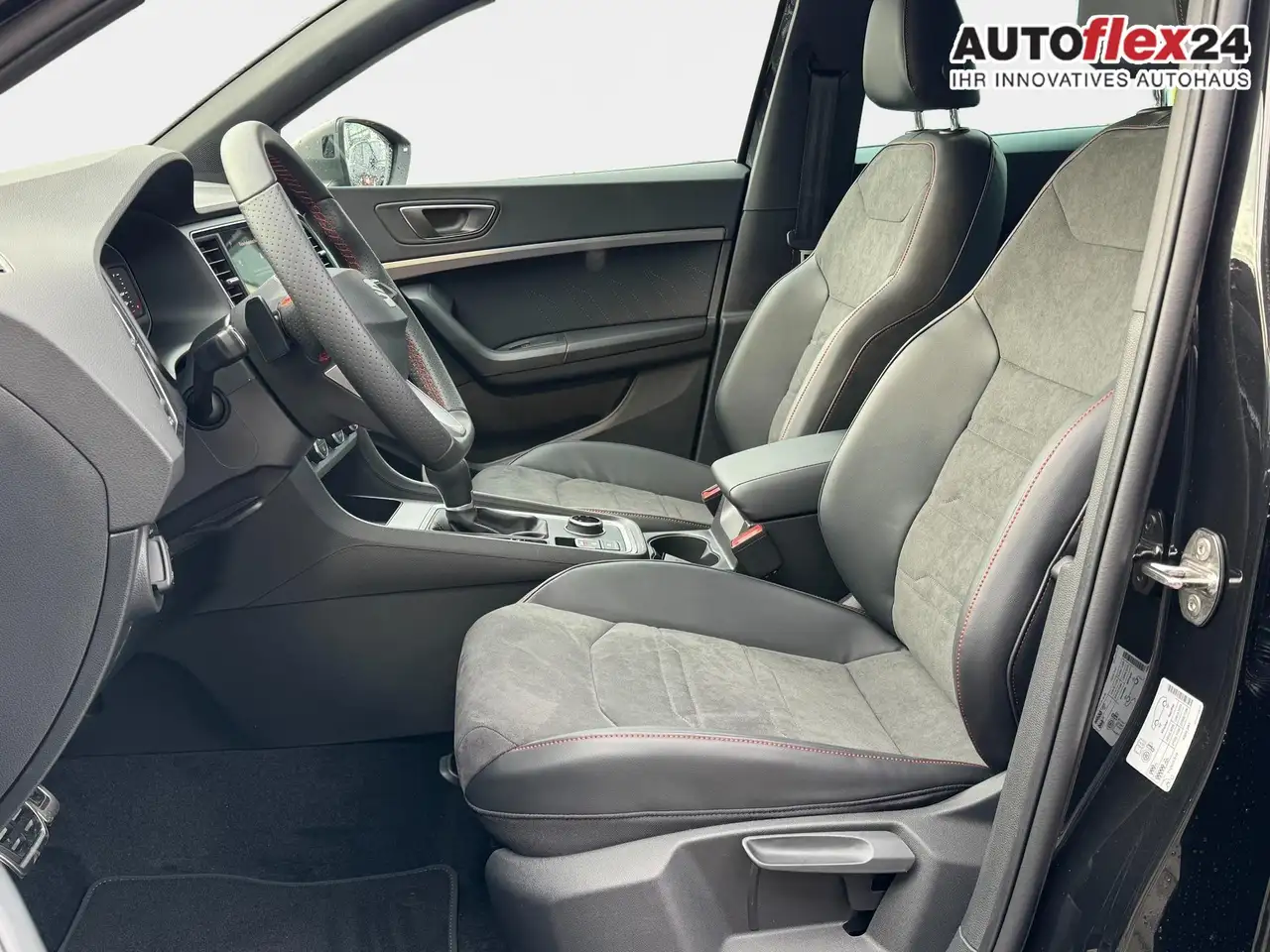 SEAT Ateca 1.5 TSI DSG FR Black Edition 19Z AHK PDC SHZ Na... 28