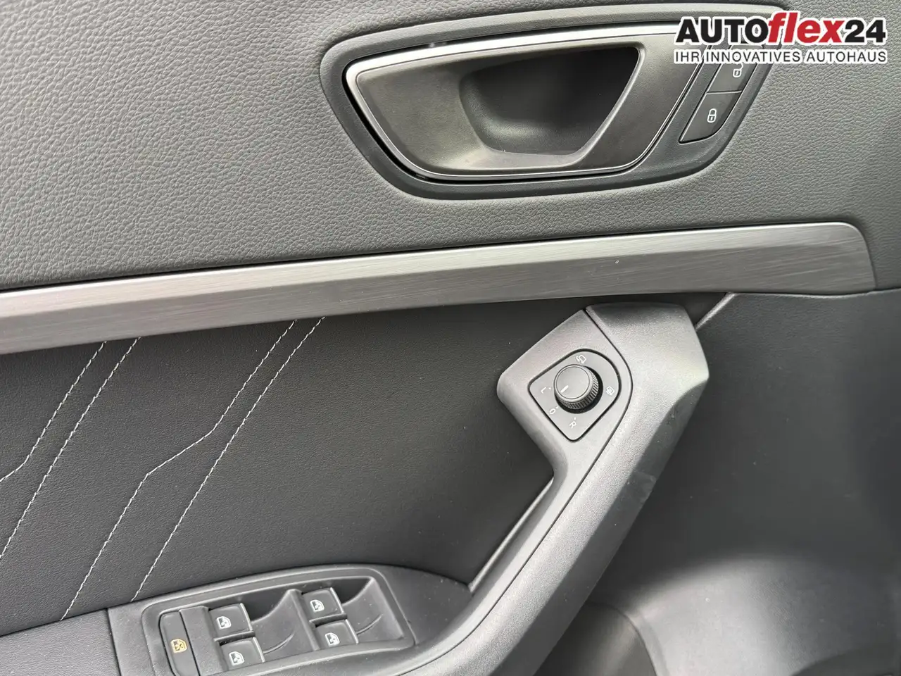 SEAT Ateca 1.5 TSI DSG FR Black Edition 19Z AHK PDC SHZ Na... 27