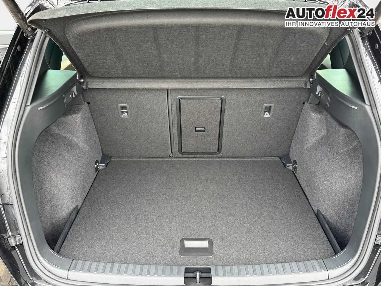 SEAT Ateca 1.5 TSI DSG FR Black Edition 19Z AHK PDC SHZ Na... 30
