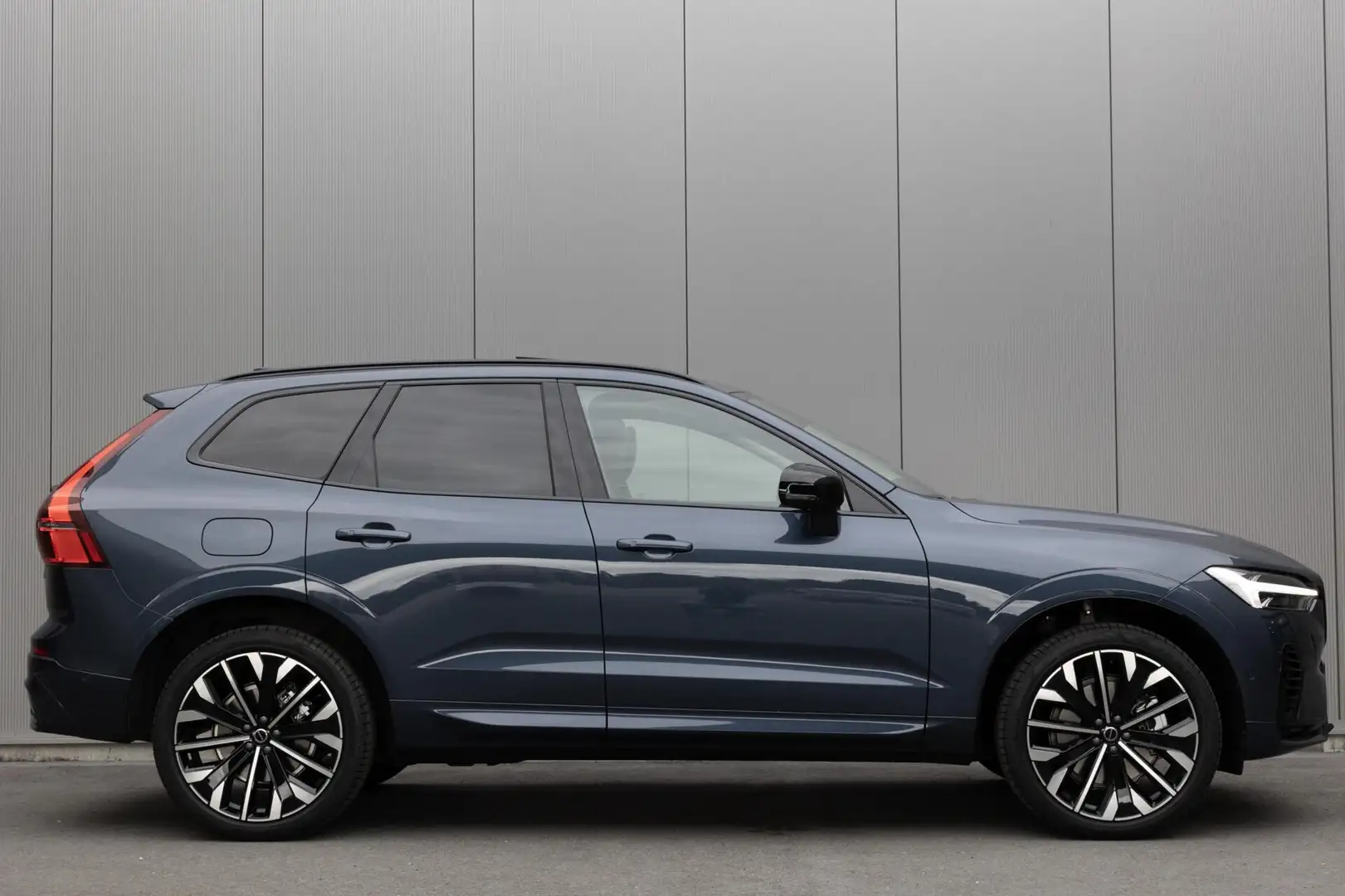 Volvo XC60 T8 Plug-in hybrid AWD Ultra Dark Snel Leverbaar! T - 1