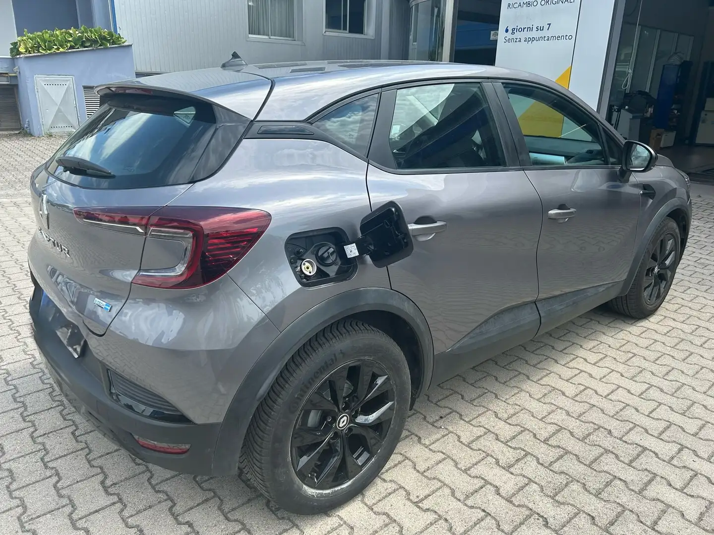 Renault Captur Captur GPL 1.6 E-Tech hybrid Business 145cv auto Argento - 2