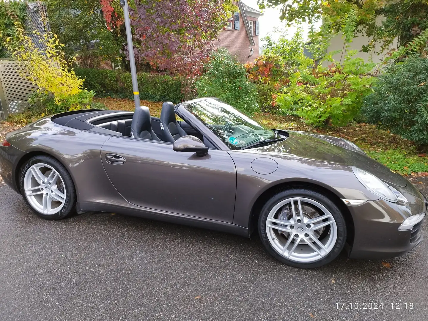 Porsche 991 911 Carrera Cabriolet PDK Braun - 1