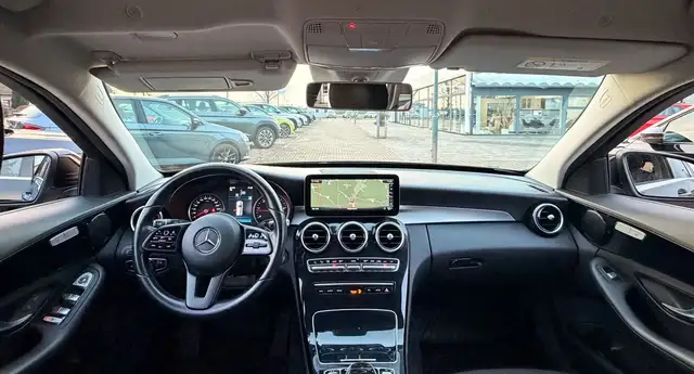 Mercedes-Benz 220 view 8